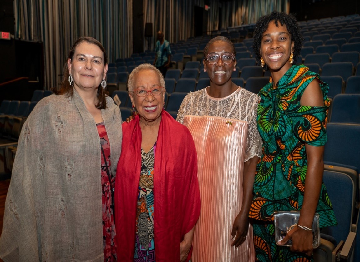 Dra. Adriana Maldonado Ruiz, directora Américas Cancillería de Colombia, Pianista Teresita Gomez, Embajadora de Colomba Emiliana Bernard Stephenson y Tavia Benjamín Culturologa.