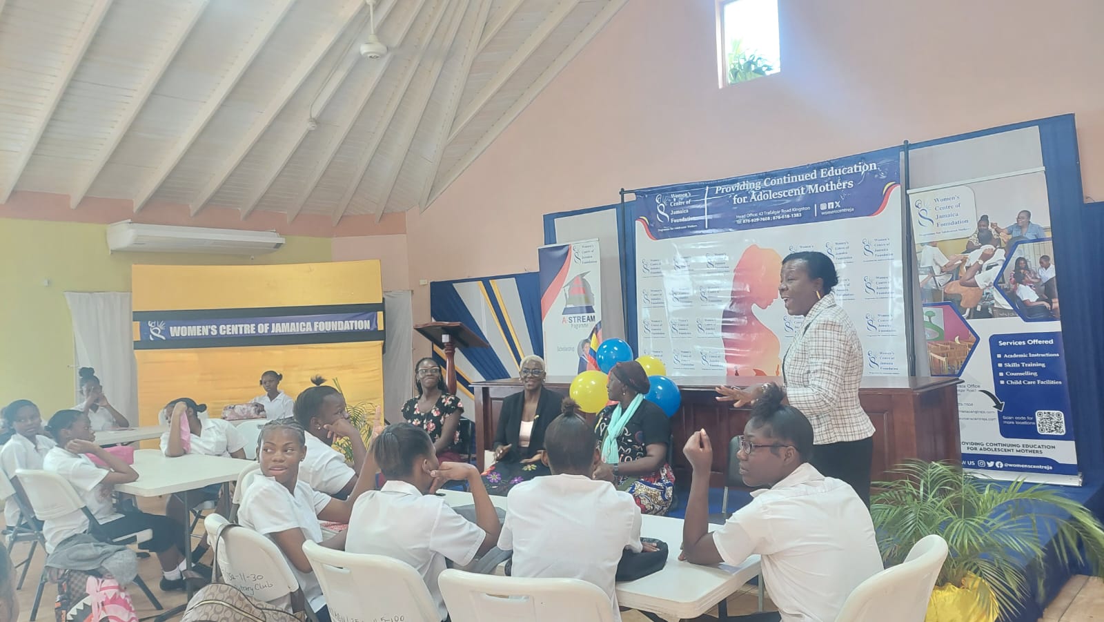 Tejiendo mensajes de hermandad entre Colombia y Jamaica con Virgelina Chará