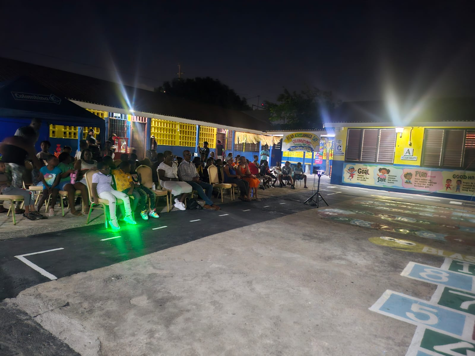 Audiencia viendo la película.