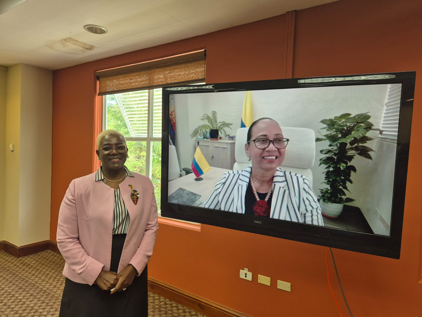 Diplomacia y academia: Colombia y The University of The West Indies (UWI) Mona estrechan lazos en el evento “We are Neighbours”