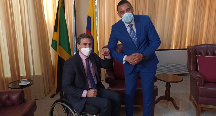 Embajador Jairo Clopatofsky sostiene reunión protocolaria con el Primer Ministro de Jamaica